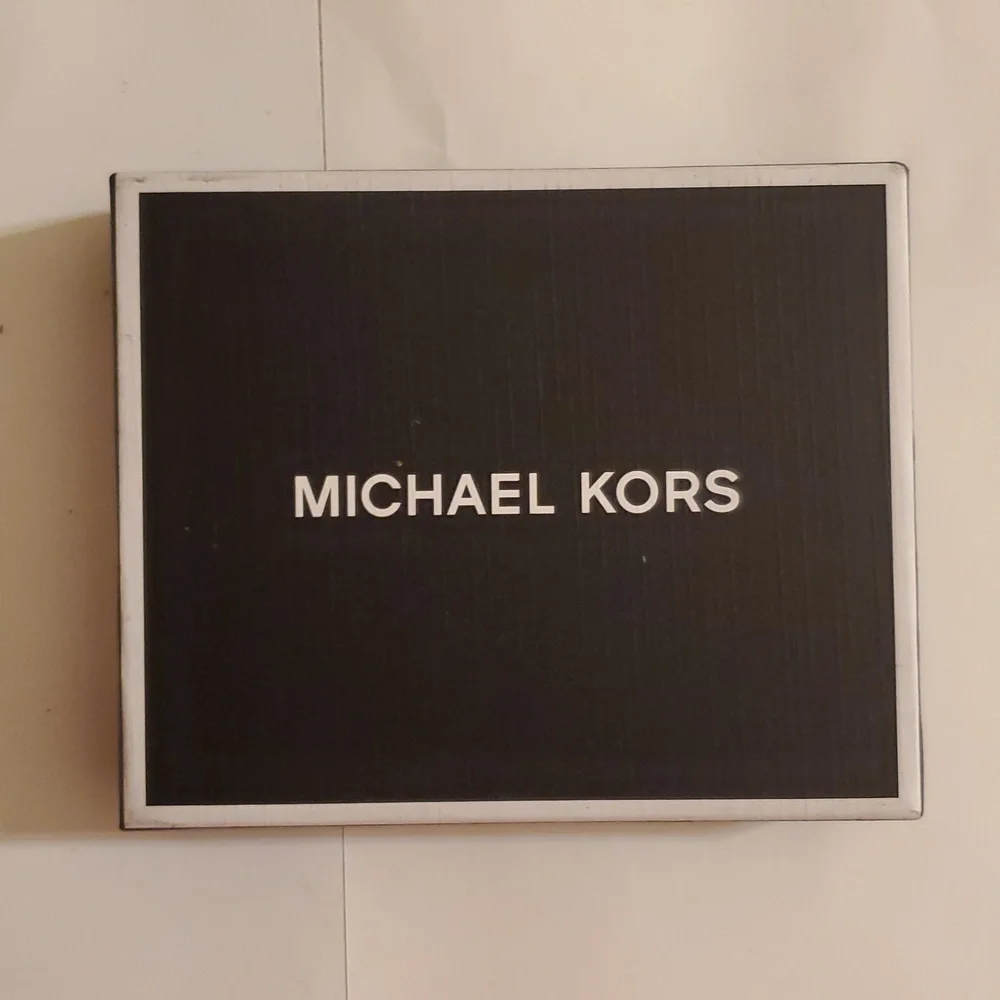 New Authentic Michael Kors navy blue leather mens wallet